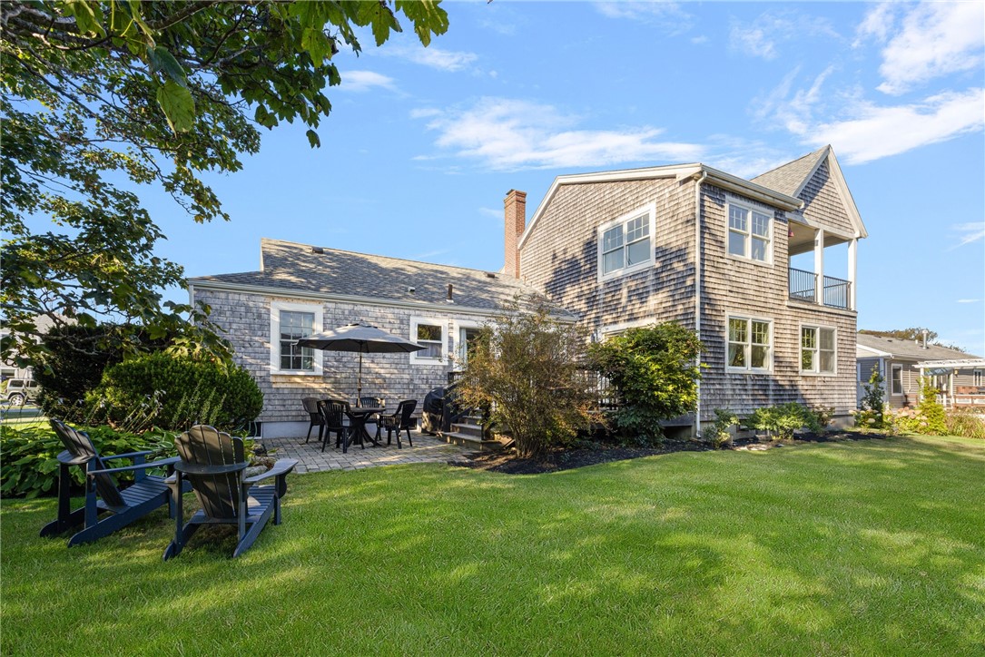 9 White Terrace Middletown, RI 02842 - Photo 6 of 50