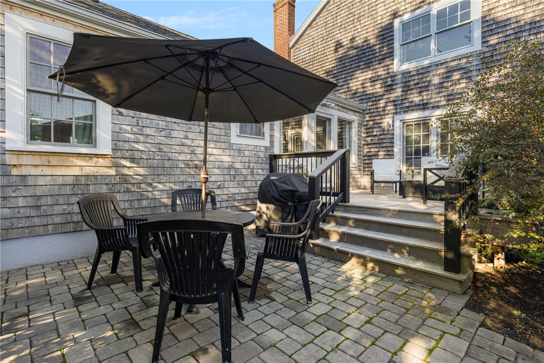 9 White Terrace Middletown, RI 02842 - Photo 8 of 50