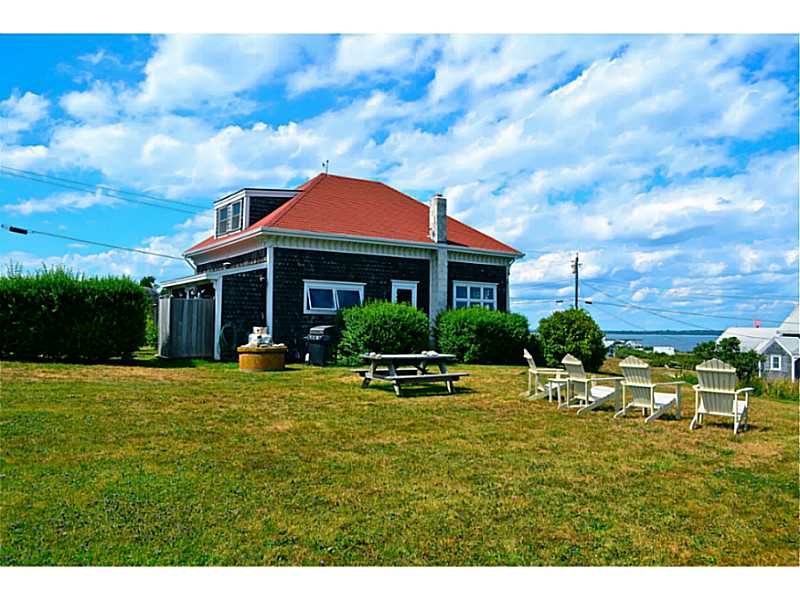 305 Southeast Ext Road Block Island, RI 02807 - Photo 8 of 11 Yard/Garden.