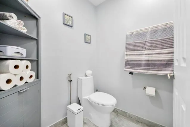 $799,900 | 18811 Northwest 80th Avenue, Hialeah, FL 33015