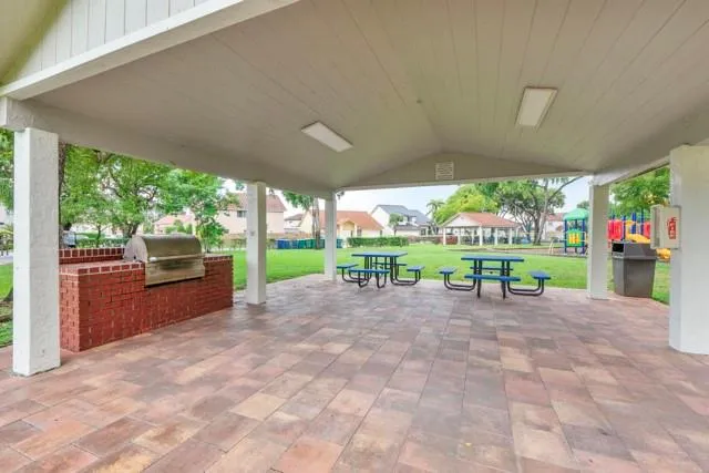 $799,900 | 18811 Northwest 80th Avenue, Hialeah, FL 33015