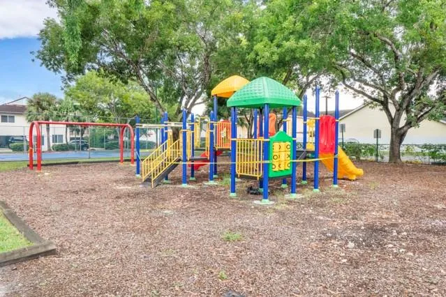 $799,900 | 18811 Northwest 80th Avenue, Hialeah, FL 33015