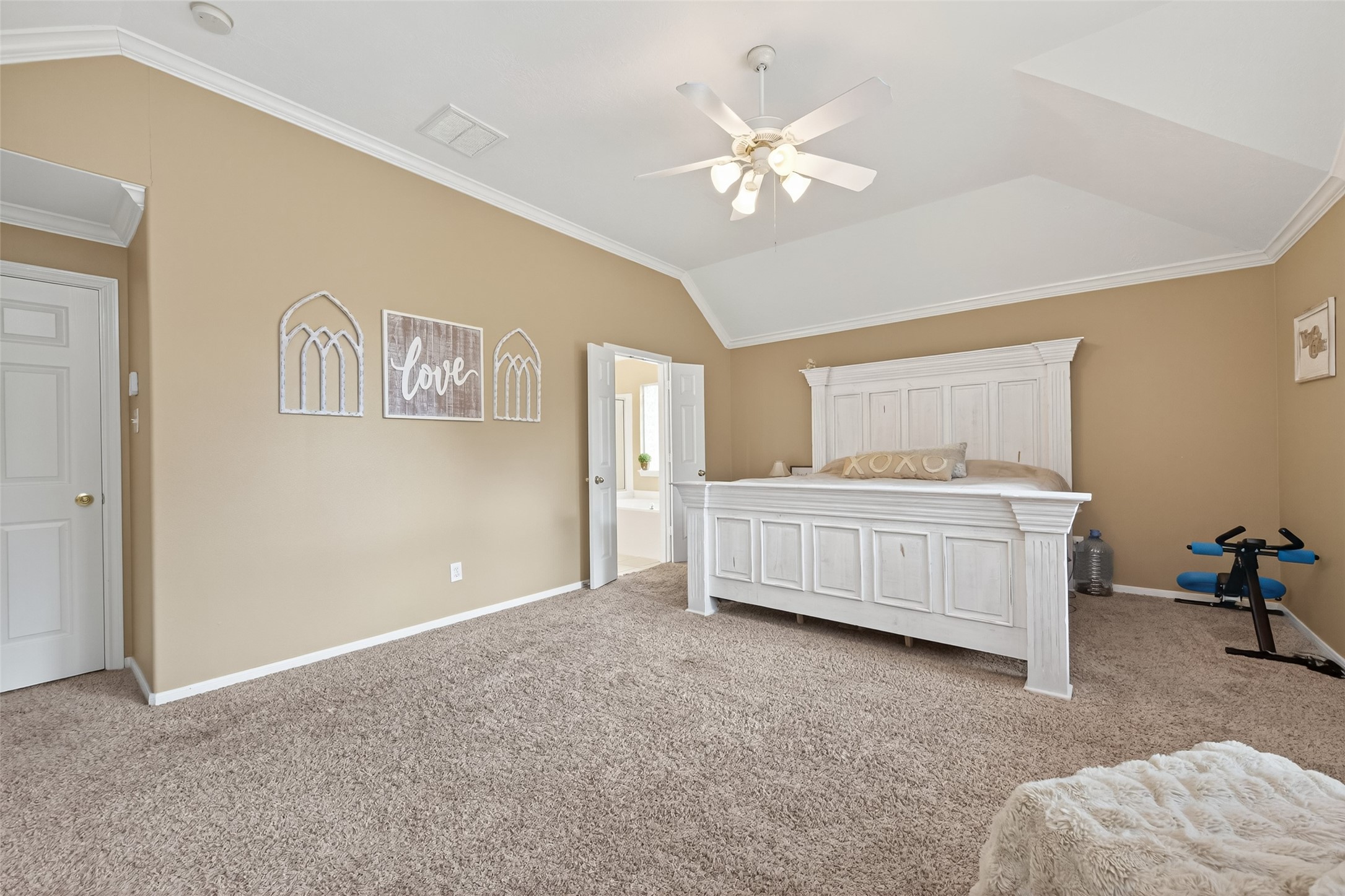 59 Genesee Ridge Drive Conroe, TX 77385 - Photo 34 of 44 a view of room with furniture and a chandelier