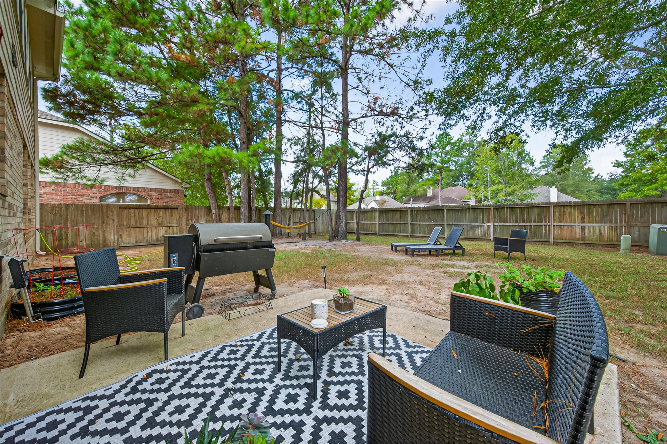 59 Genesee Ridge Drive Conroe, TX 77385 - Photo 40 of 44 an outdoor sitting area with couch and wooden fence