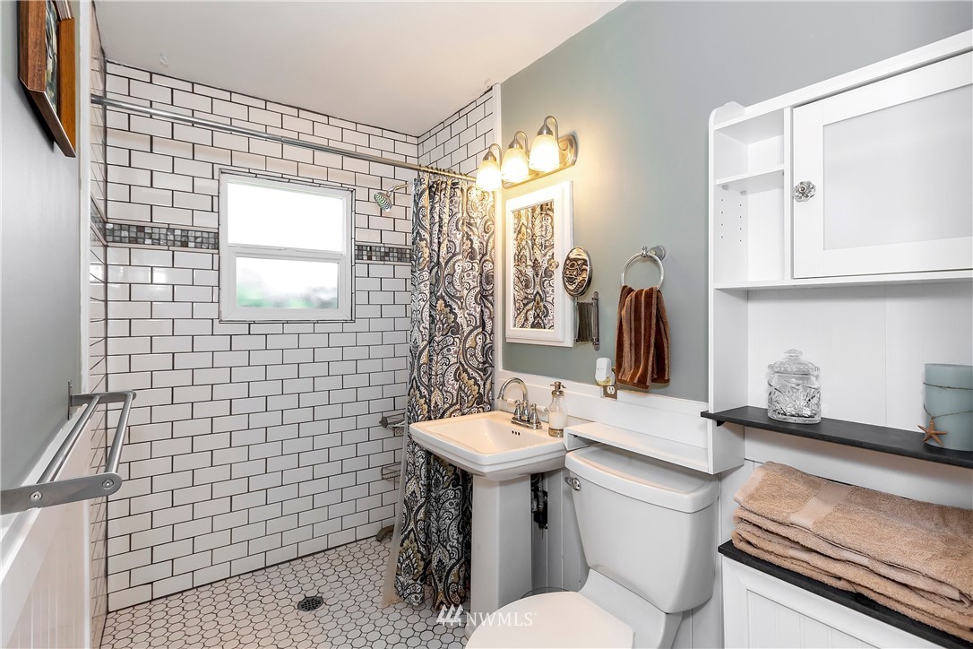 1617 Sheridan Road Bremerton, WA 98310 - Photo 9 of 29 Gallery Image 9