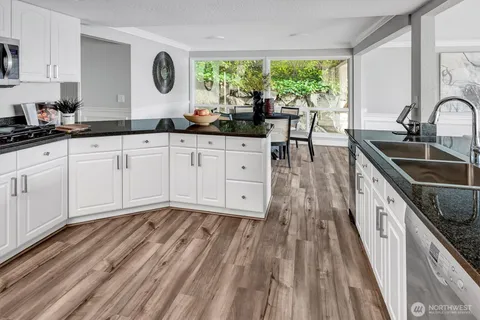 $3,690,000 | 8001 Talbot Road, Edmonds, WA 98026