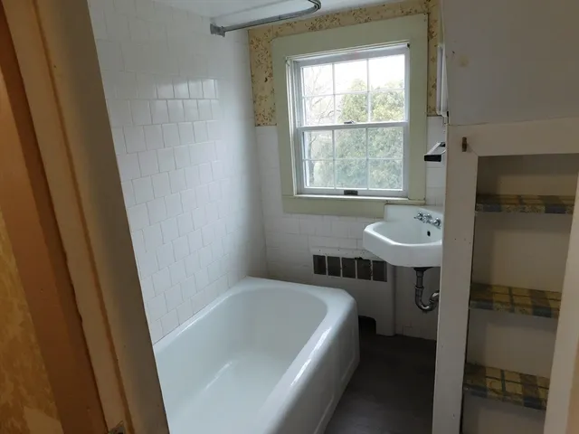 $449,000 | 560 North Street, Somerset, MA 02726