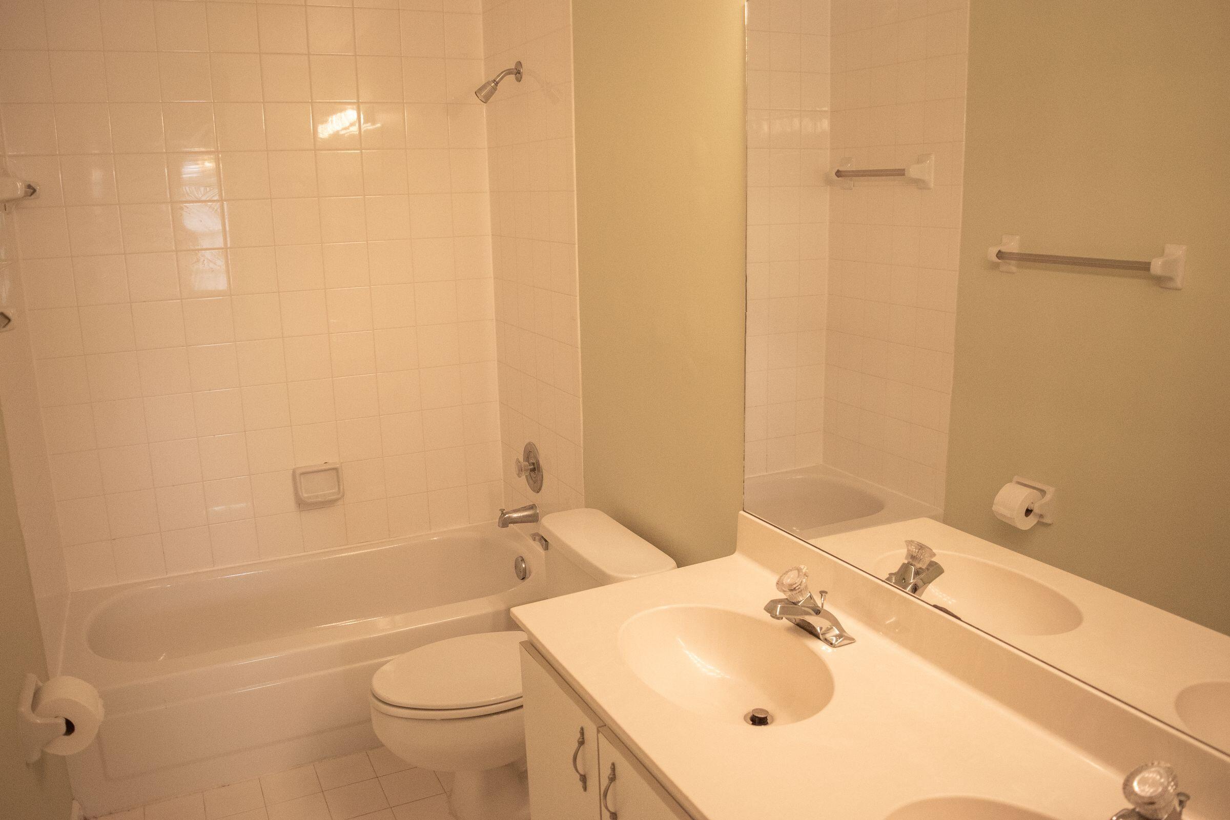 6160 Windlass Circle Boynton Beach, FL 33472 - Photo 11 of 19 2nd Bathroom