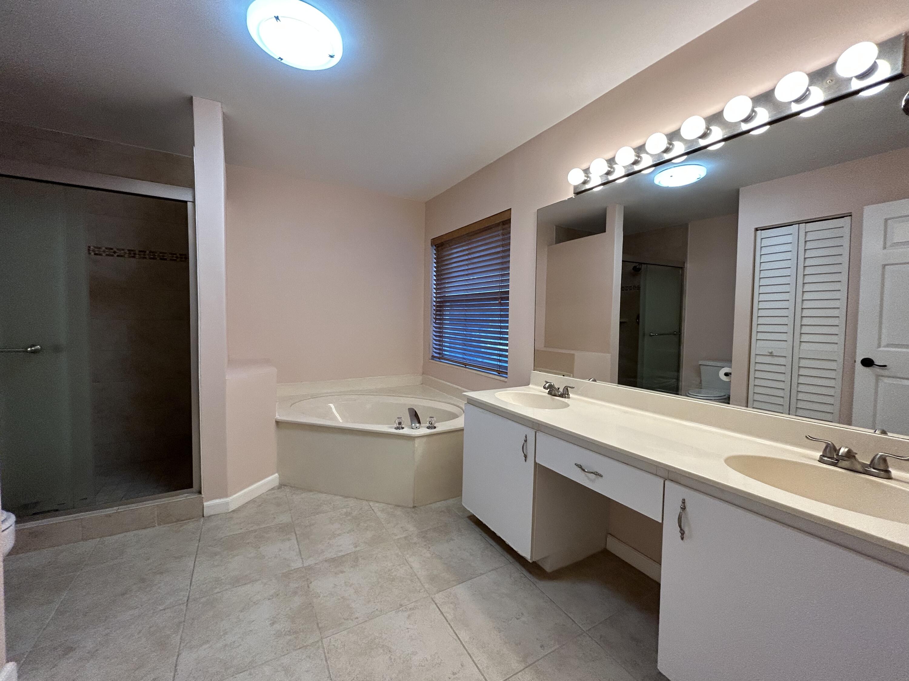 6160 Windlass Circle Boynton Beach, FL 33472 - Photo 6 of 19 Master Bathroom
