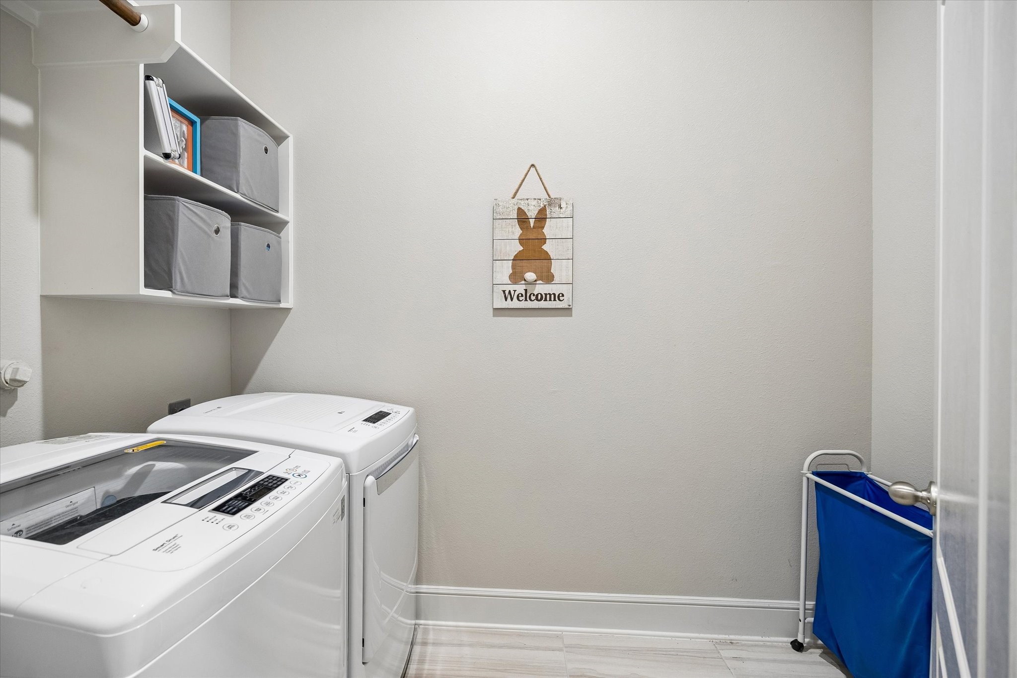 19 Peace Tree Way Tomball, TX 77375 - Photo 22 of 36 Large laundry room located across from mud room.