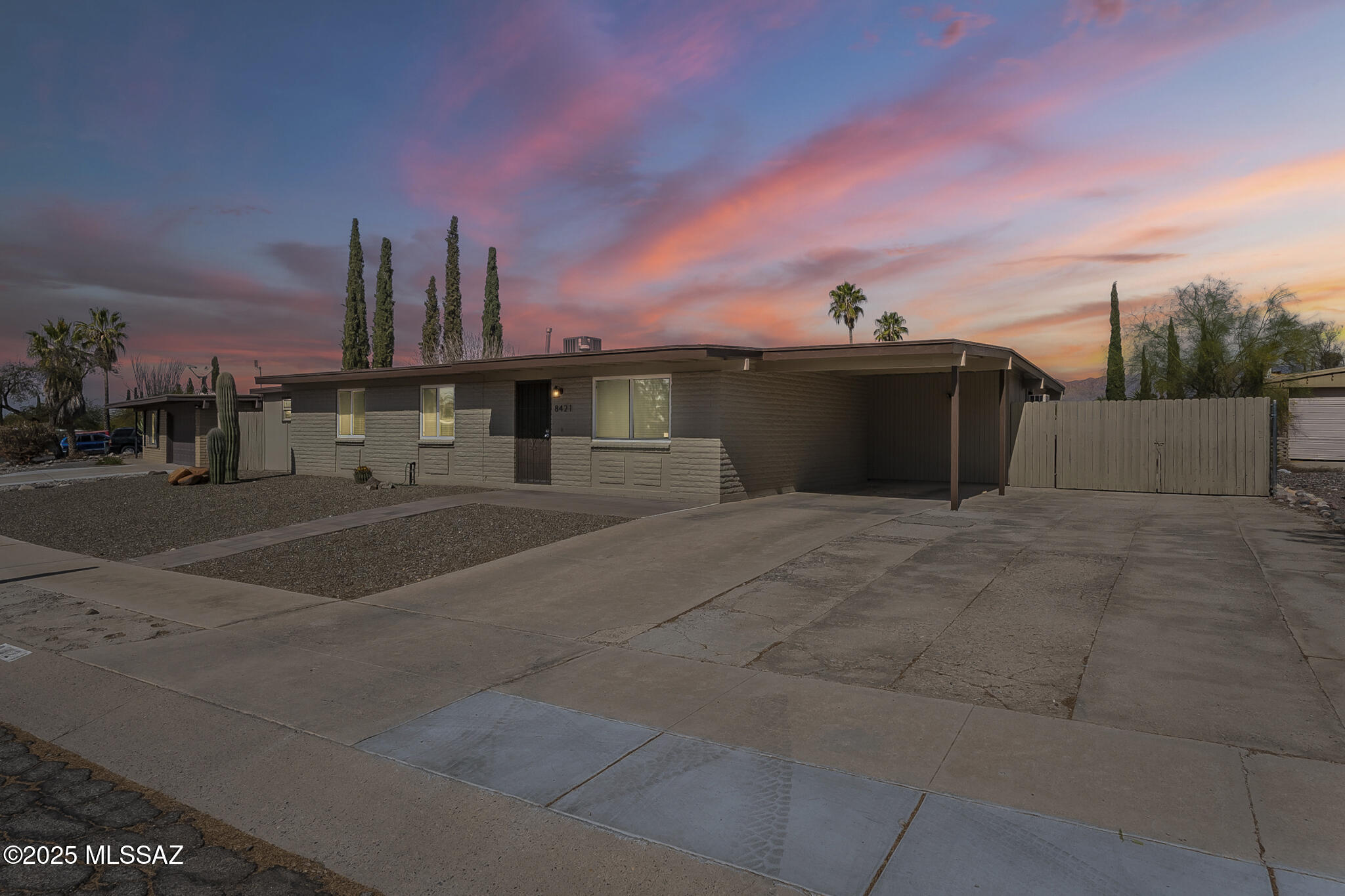 8421 East Rolling Ridge Street Tucson, AZ 85710 - Photo 1 of 30 Gallery Image 1