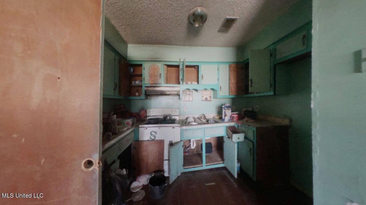 313 Rosa Street Picayune, MS 39466 - Photo 18 of 18 Kitchen Jessica Kinder