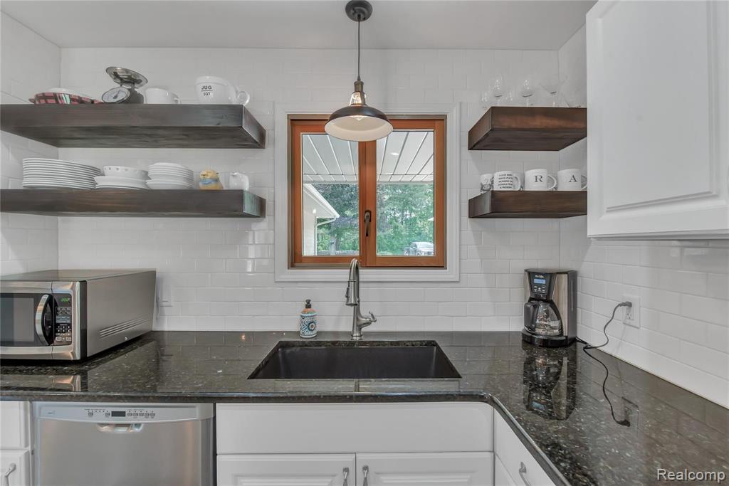 4110 Curtis Road Leonard, MI 48367 - Photo 11 of 46