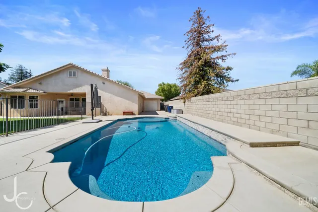 a house view with a swimming pool