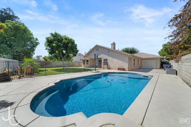 a view of house and outdoor space