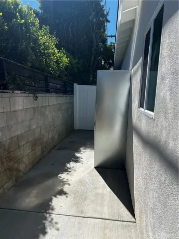 $2,595 | 5952 Balcom Avenue, Encino, CA 91316