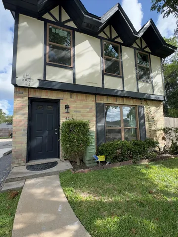 $2,100 | 10002 Knoboak Drive, Unit 43, Houston, TX 77080