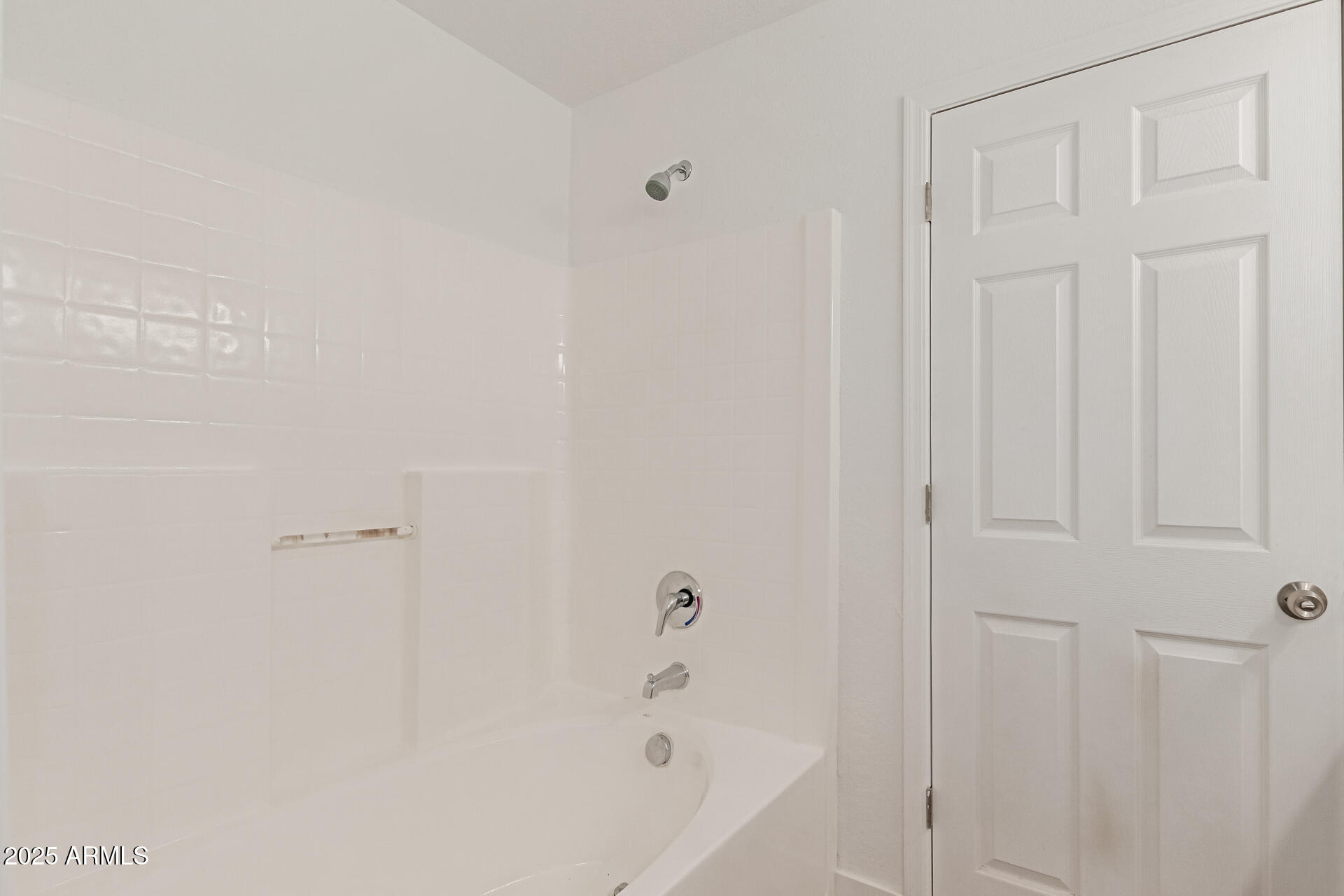 8315 West Crown King Road Tolleson, AZ 85353 - Photo 16 of 31 a bathroom with a bathtub
