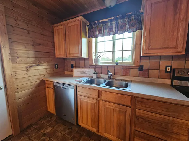 $360,000 | 17886 Highway 89, Wannaska, MN 56761