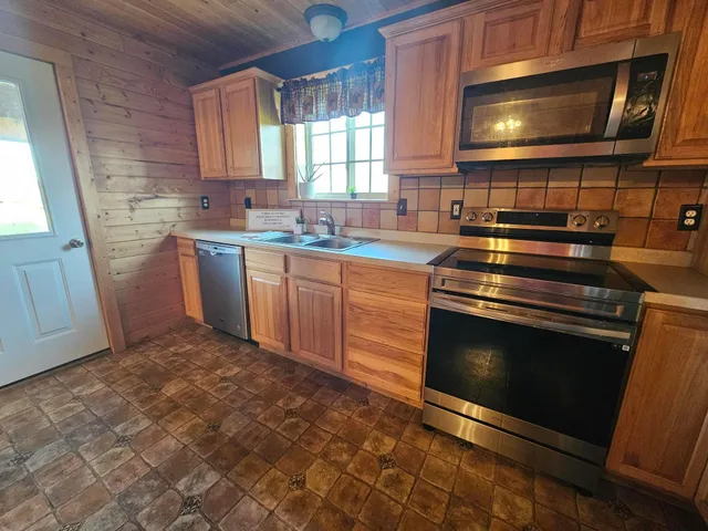 $360,000 | 17886 Highway 89, Wannaska, MN 56761