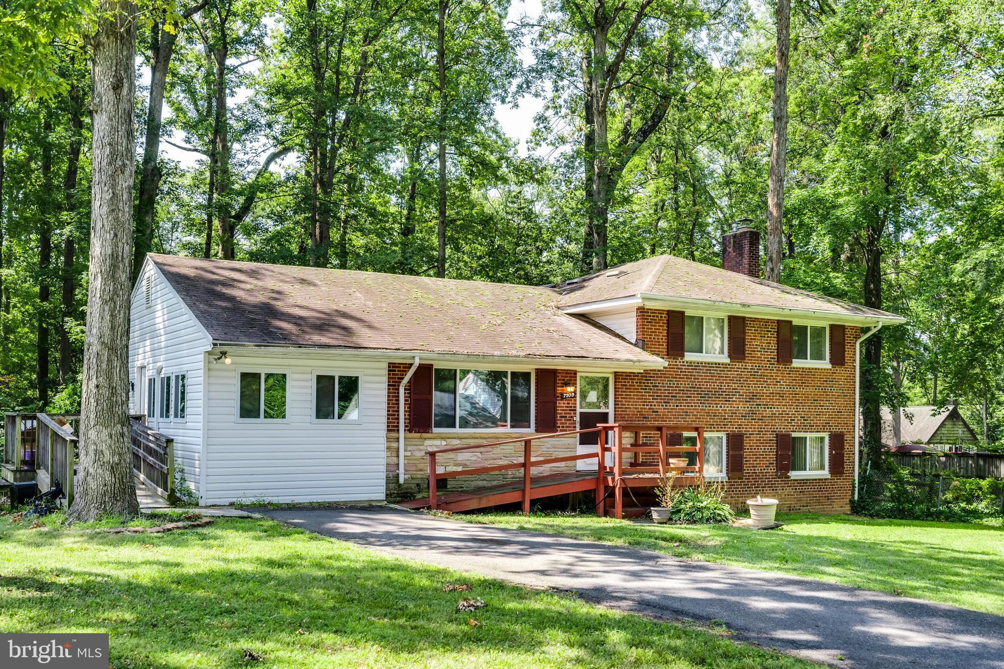 7109 Larrlyn Drive Springfield, VA 22151 - Photo 3 of 30
