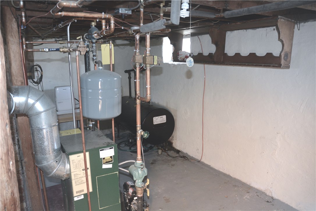 1785 West Main Road Middletown, RI 02842 - Photo 15 of 17
