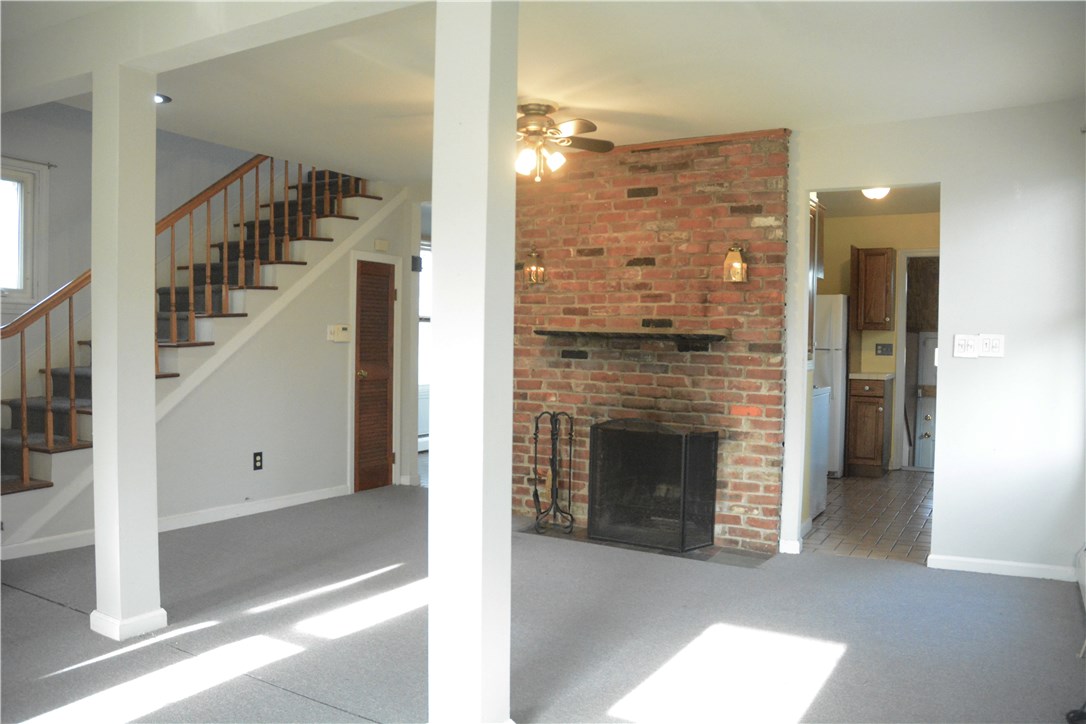 1785 West Main Road Middletown, RI 02842 - Photo 4 of 17
