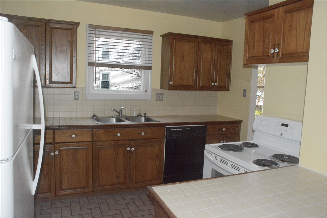 1785 West Main Road Middletown, RI 02842 - Photo 8 of 17