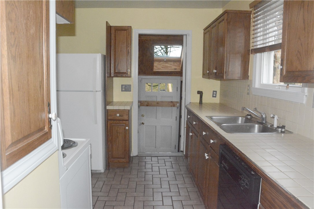 1785 West Main Road Middletown, RI 02842 - Photo 10 of 17
