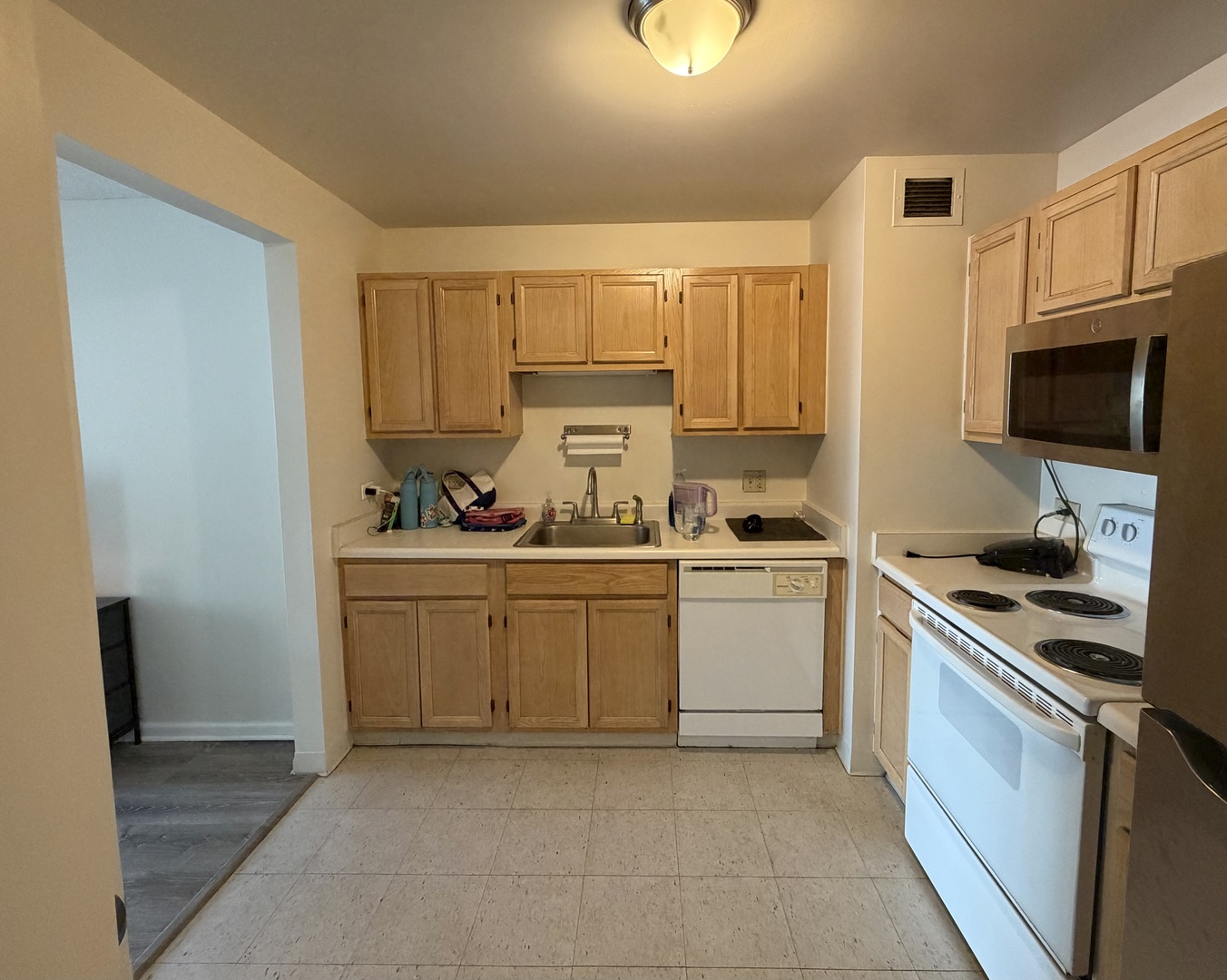200 North Dearborn Street, Unit 2405 Chicago, IL 60601 - Photo 4 of 9