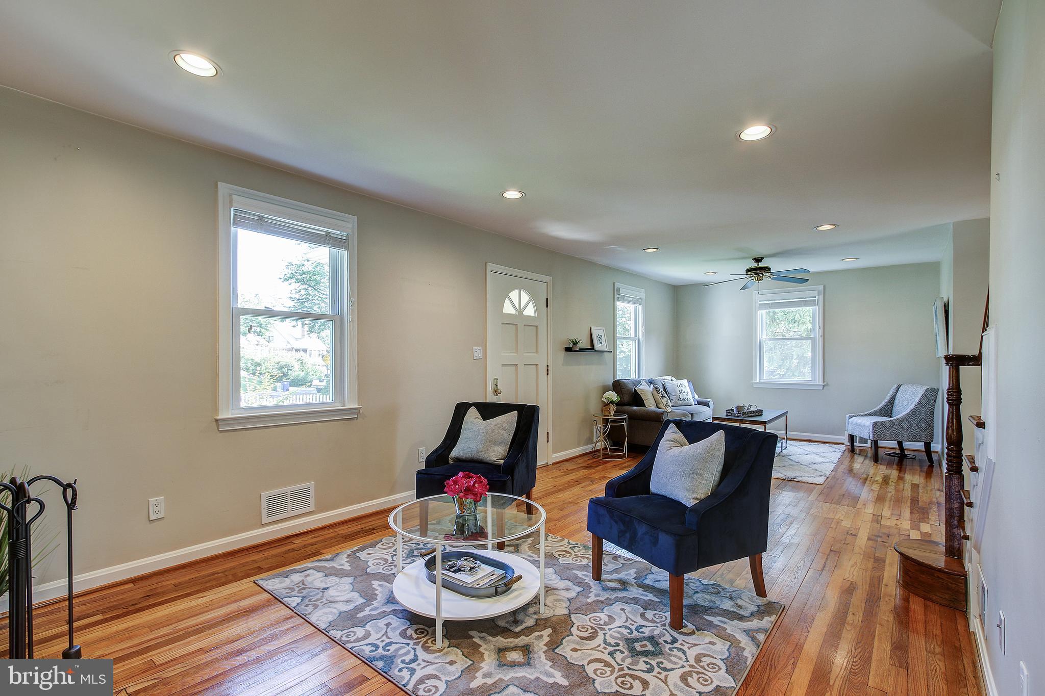 10133 Greenock Road Silver Spring, MD 20901 - Photo 11 of 41 Sunlit living area