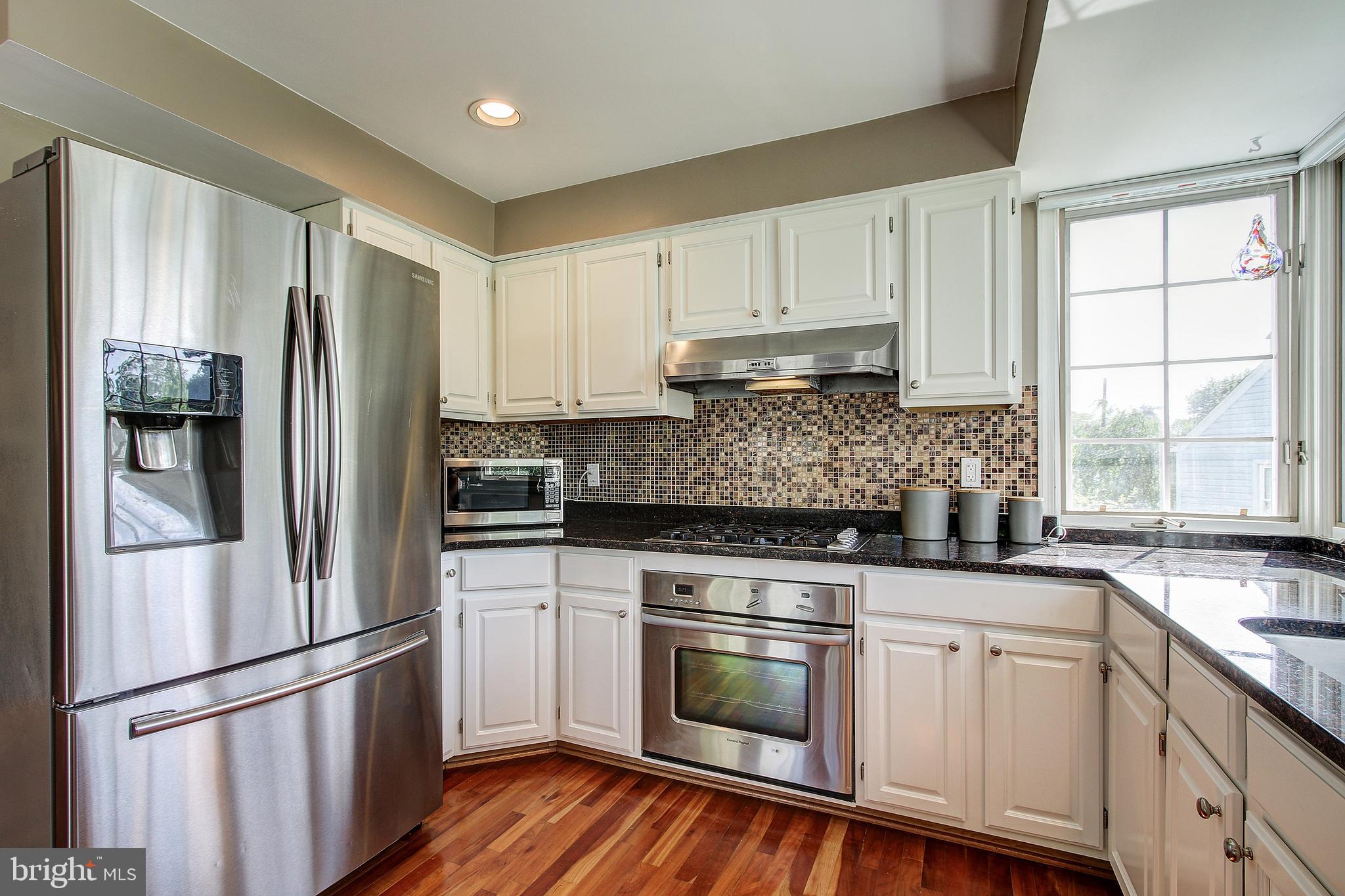 10133 Greenock Road Silver Spring, MD 20901 - Photo 19 of 41 Beautiful white cabinetry