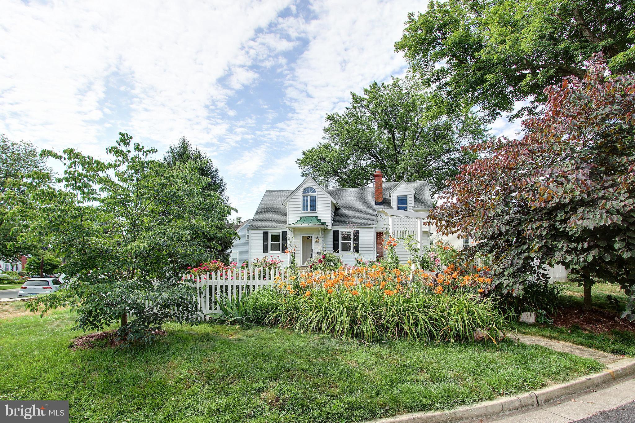 10133 Greenock Road Silver Spring, MD 20901 - Photo 3 of 41 Beautiful cape on a corner lot