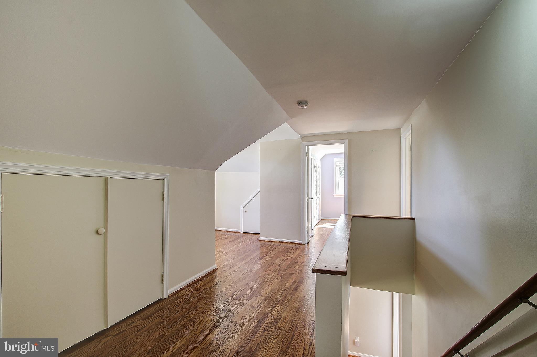 10133 Greenock Road Silver Spring, MD 20901 - Photo 23 of 41 Upper level hallway