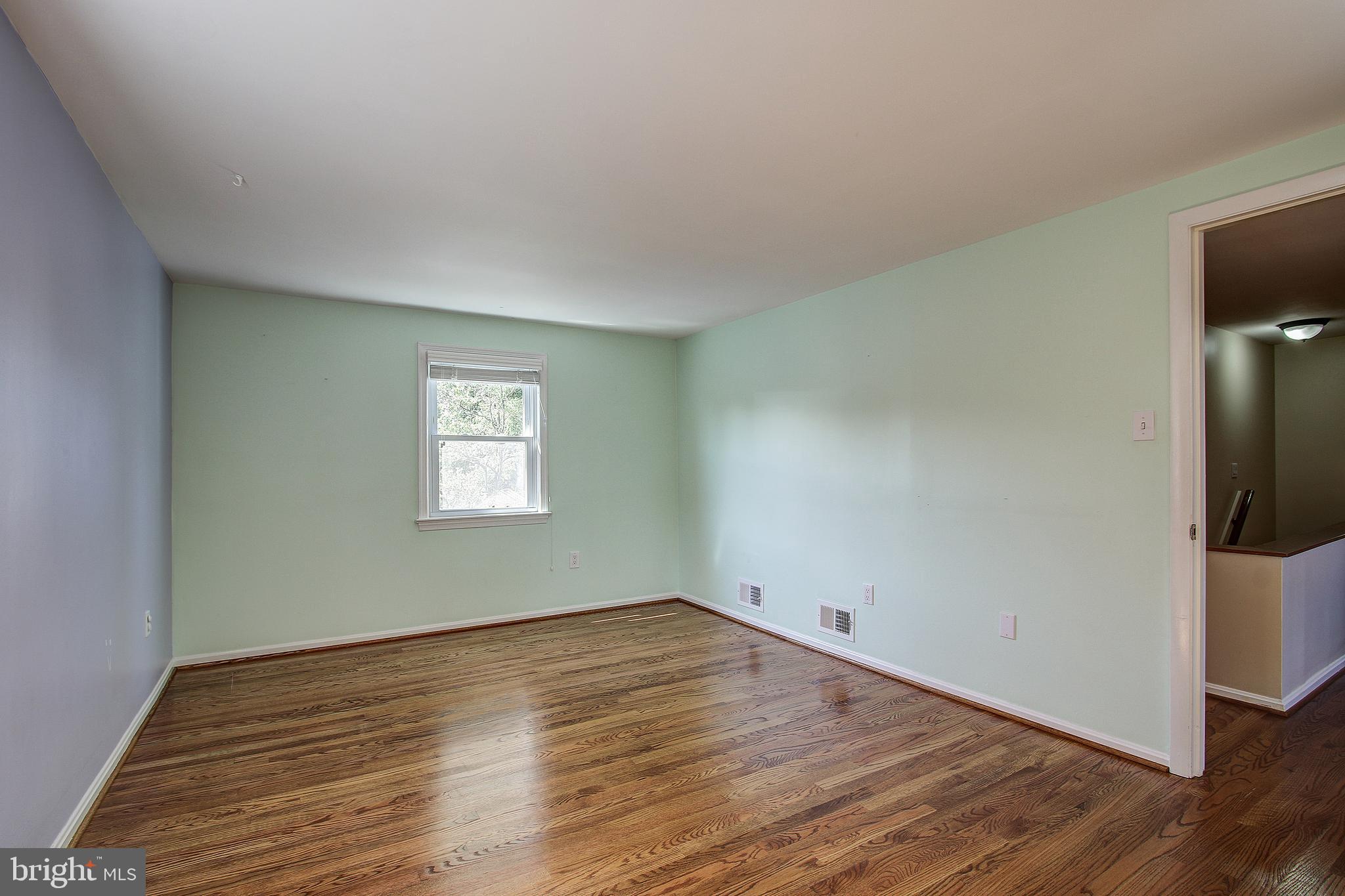 10133 Greenock Road Silver Spring, MD 20901 - Photo 31 of 41 Spacious bedroom
