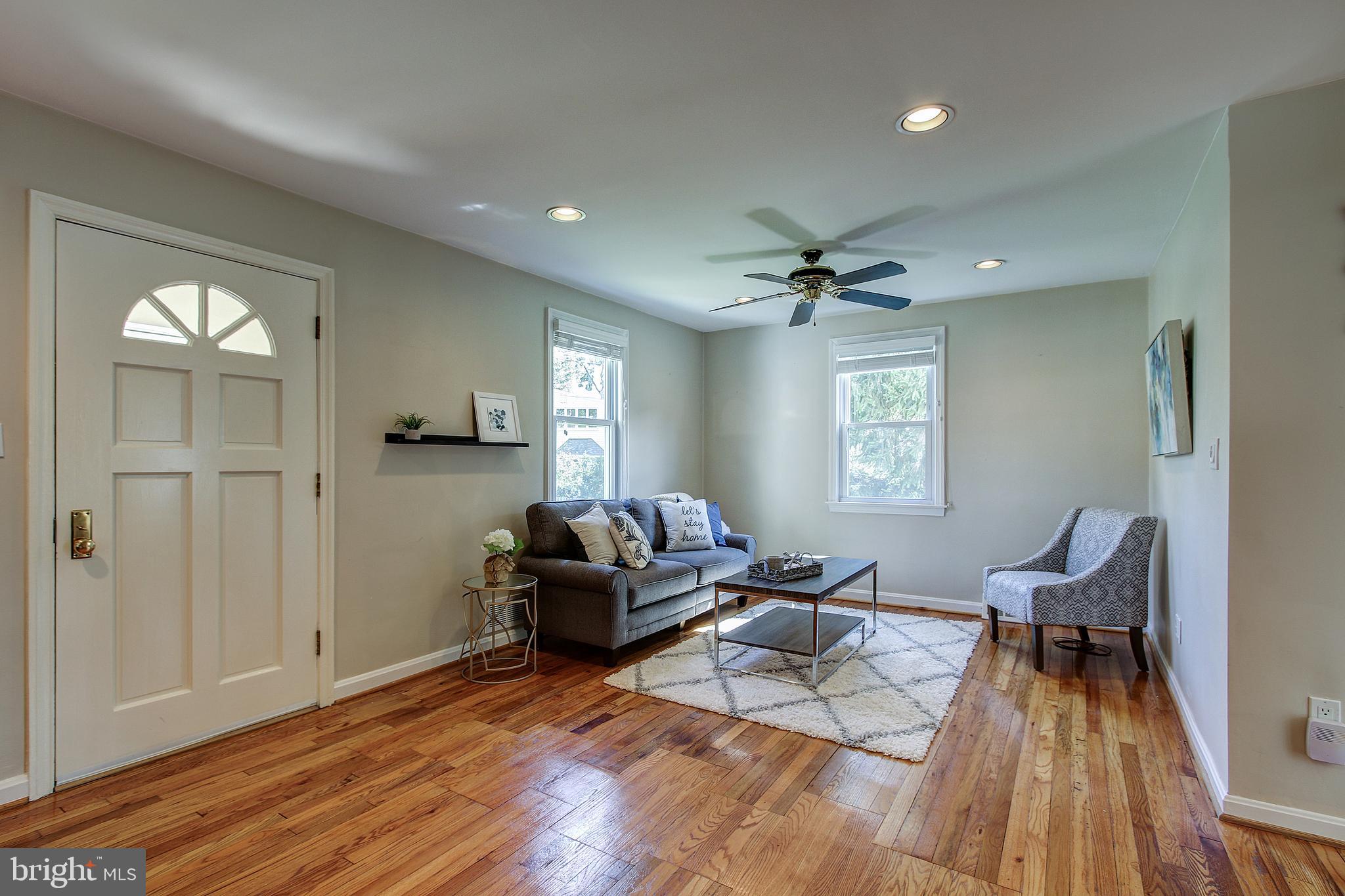 10133 Greenock Road Silver Spring, MD 20901 - Photo 5 of 41 Cozy family room space