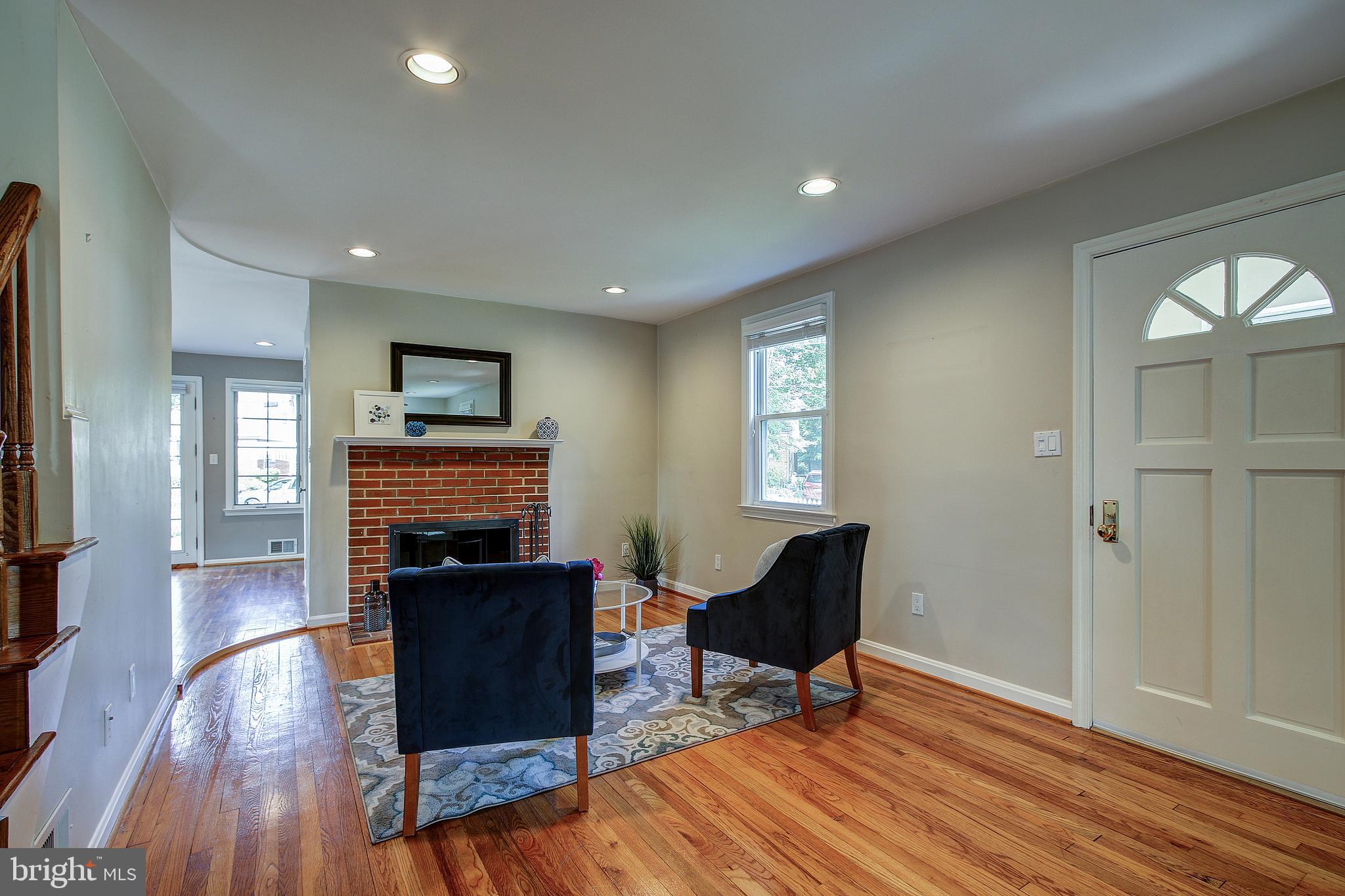 10133 Greenock Road Silver Spring, MD 20901 - Photo 9 of 41 Sitting area off of kitchen