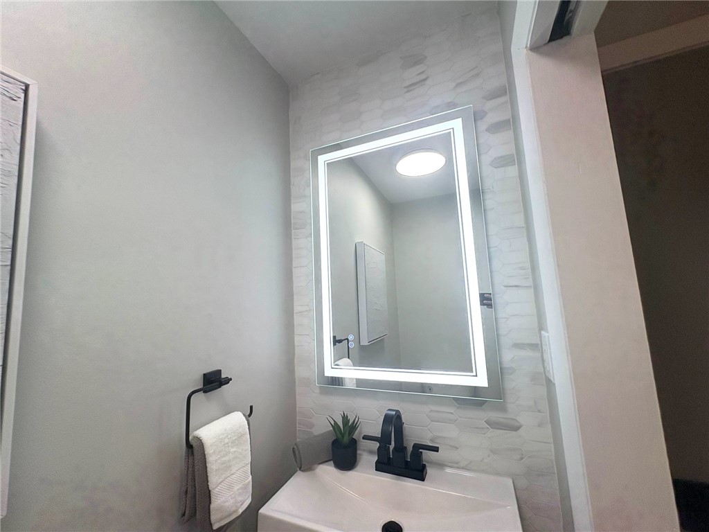 7 Simmons Road Barrington, RI 02806 - Photo 11 of 28