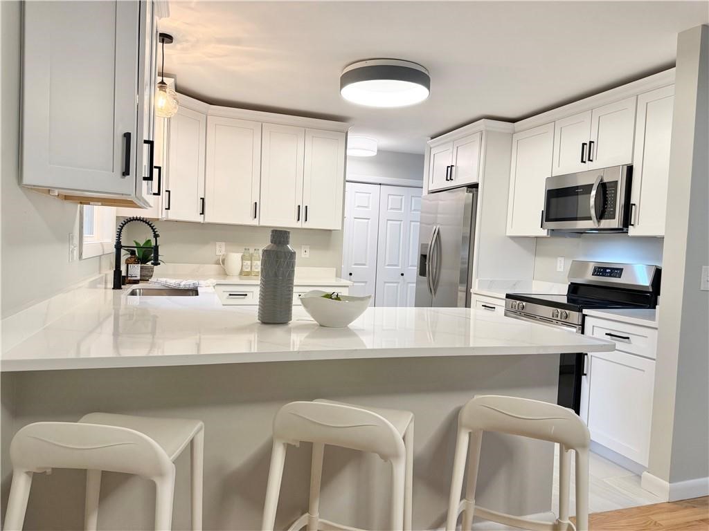 7 Simmons Road Barrington, RI 02806 - Photo 5 of 28