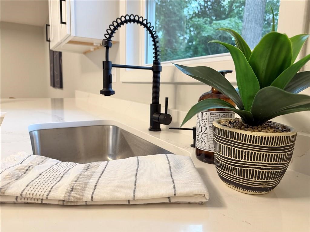 7 Simmons Road Barrington, RI 02806 - Photo 7 of 28