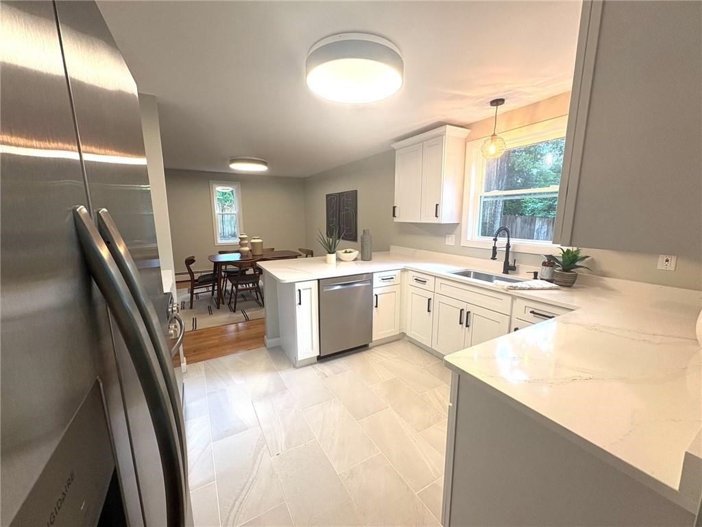 7 Simmons Road Barrington, RI 02806 - Photo 8 of 28