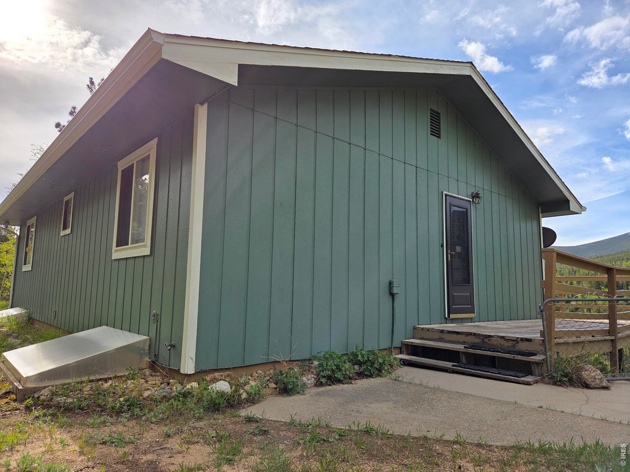 328 North Skinner Road Allenspark, CO 80510 - Photo 6 of 41 Side of House from Driveway