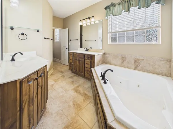 $470,000 | 1230 Hillmann Lane, Warrensburg, MO 64093