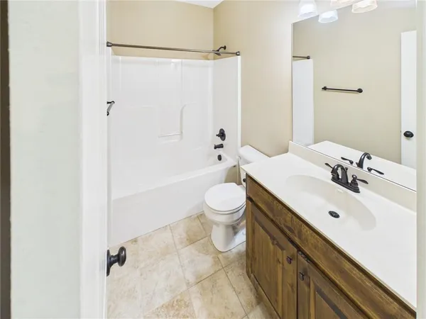 $470,000 | 1230 Hillmann Lane, Warrensburg, MO 64093