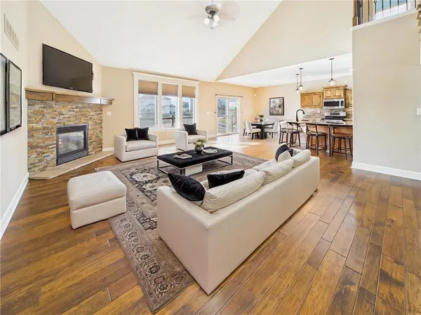 $470,000 | 1230 Hillmann Lane, Warrensburg, MO 64093