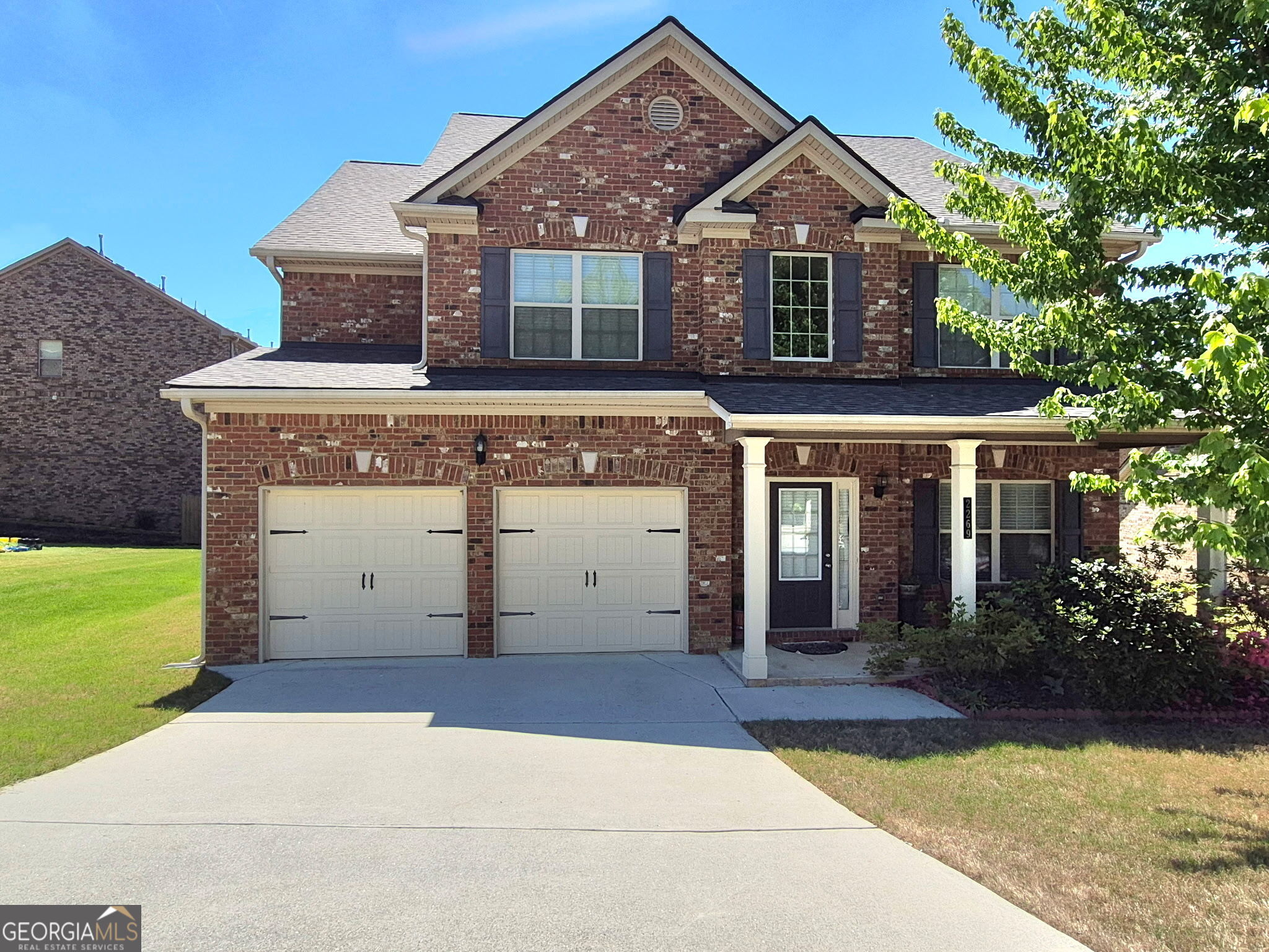 Step inside to this beautiful Home Custom Built to Perfection!
