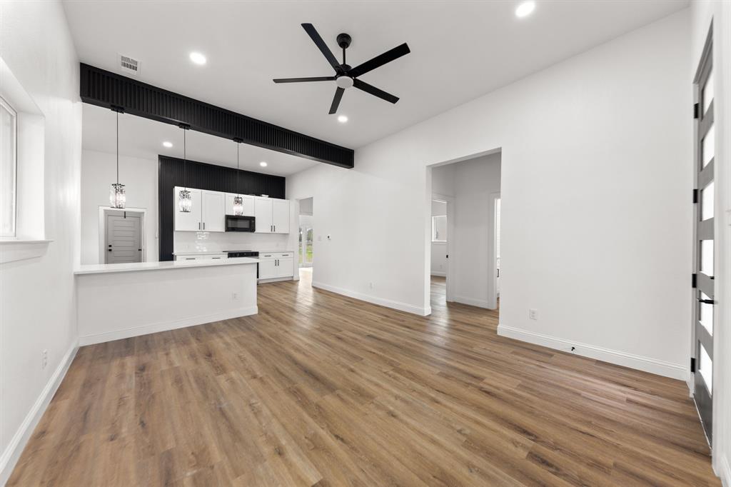 1259 Bonham Street Paris, TX 75460 - Photo 4 of 17