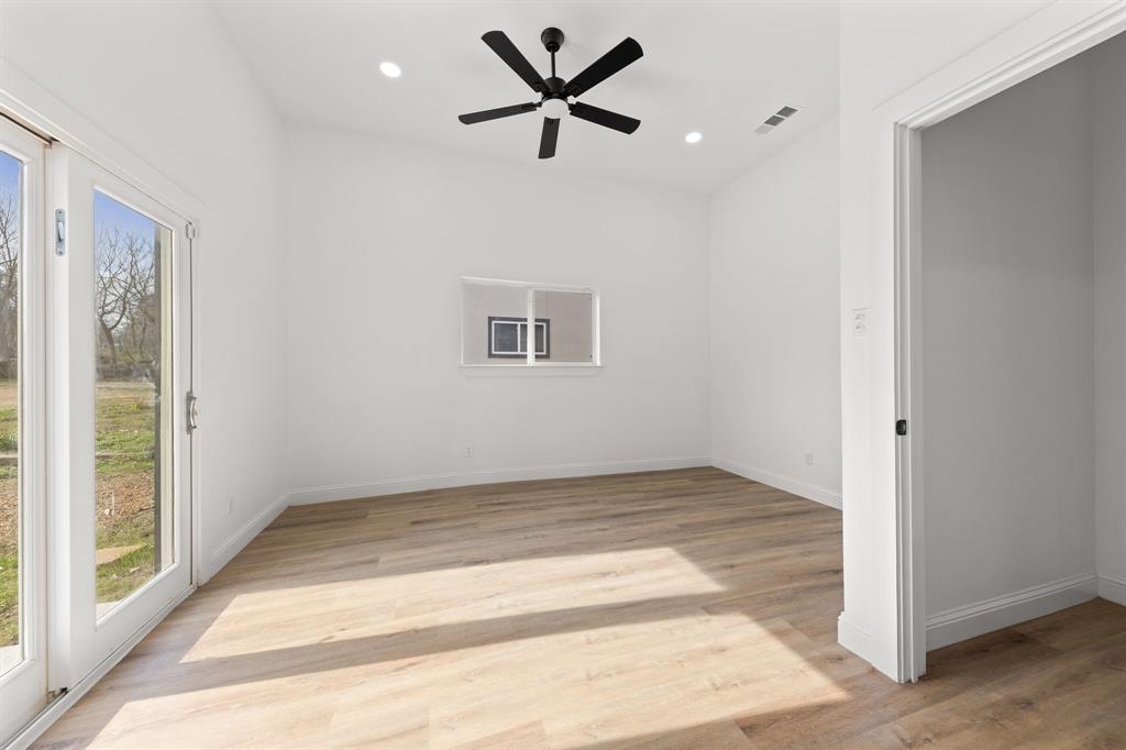 1259 Bonham Street Paris, TX 75460 - Photo 8 of 17