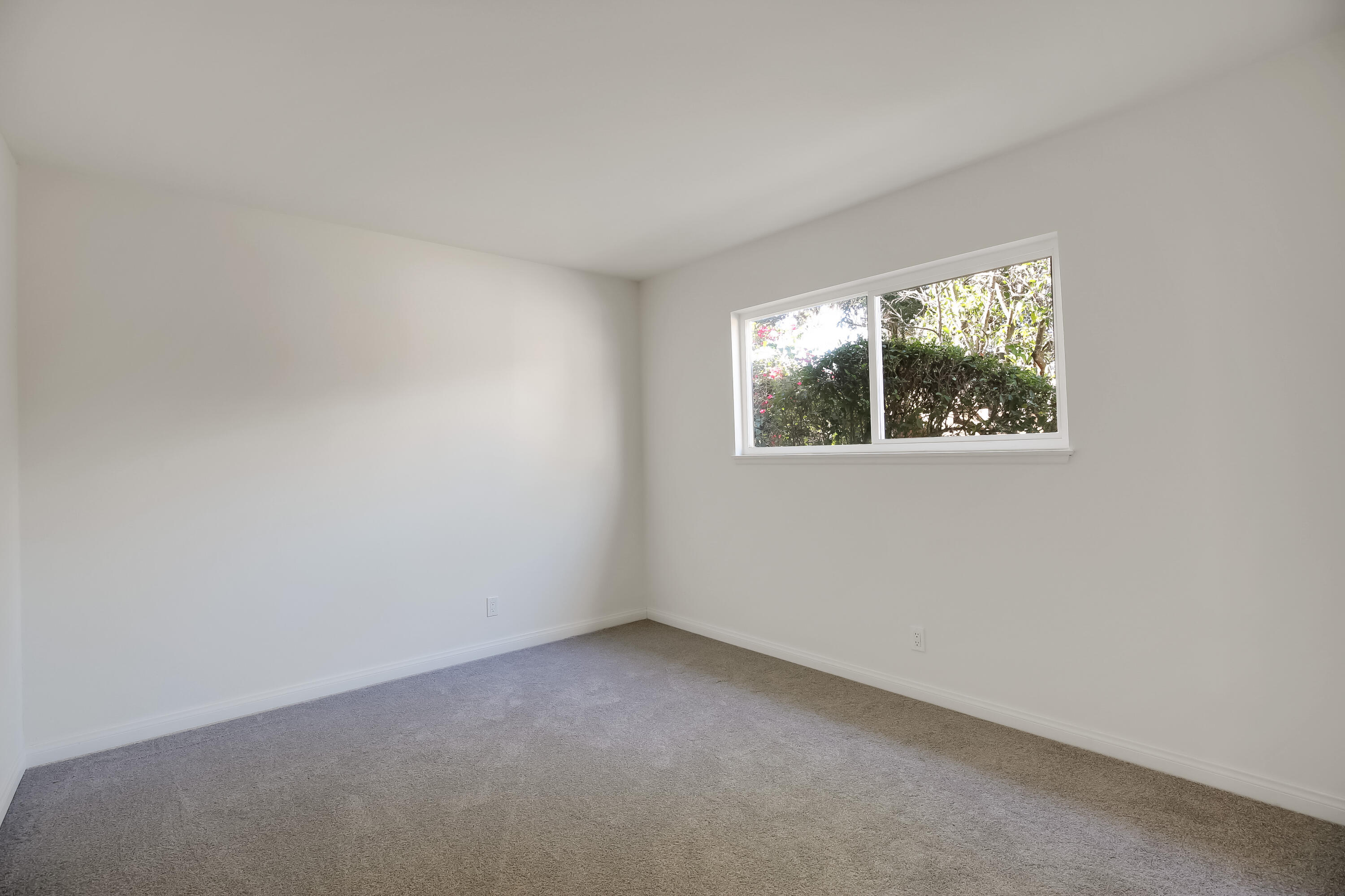 249 Placer Drive Santa Barbara, CA 93117 - Photo 28 of 33 an empty room with windows