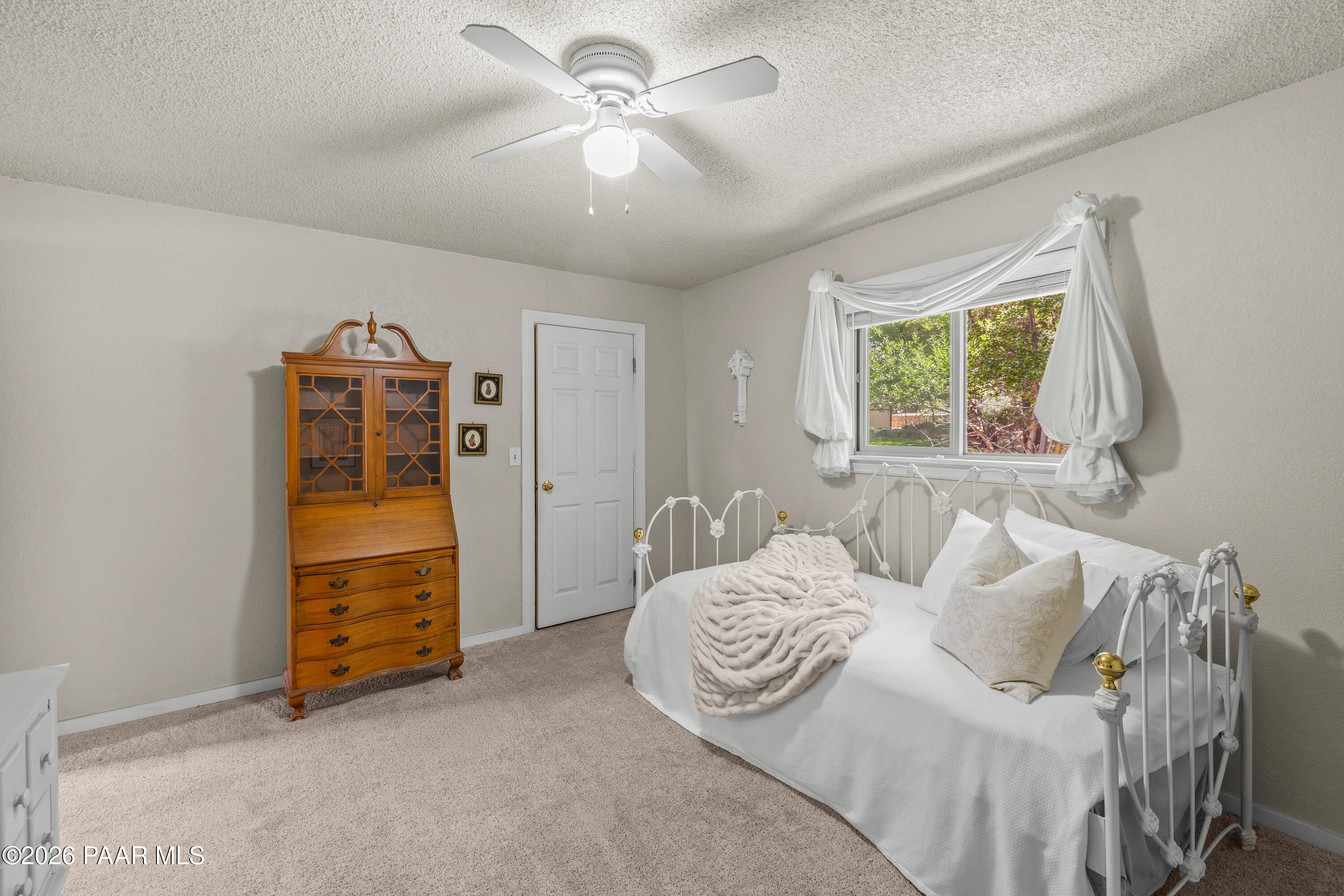 5801 Ridge Drive Flagstaff, AZ 86004 - Photo 27 of 60 Guest Bedroom 2